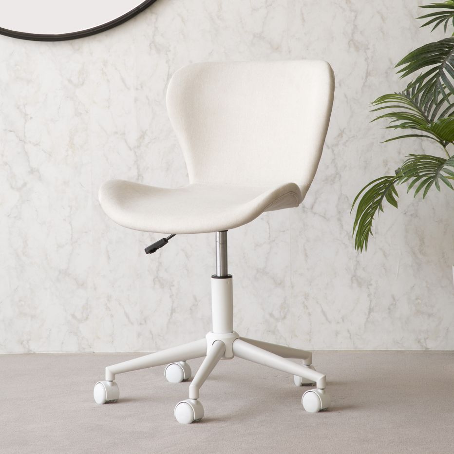 Aiko silla de escritorio tapizada beige con brazos y ruedas