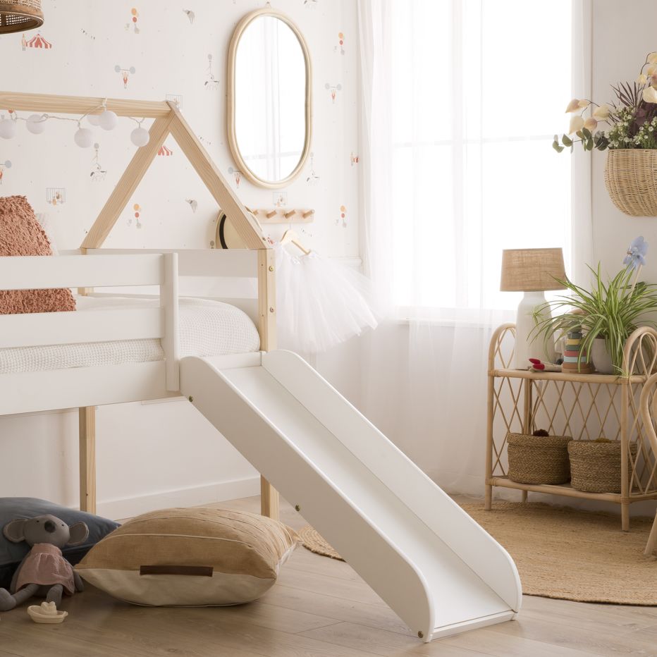 Haus cama alta con tobogán para colchón de 90x190 lacada en blanco y  natural