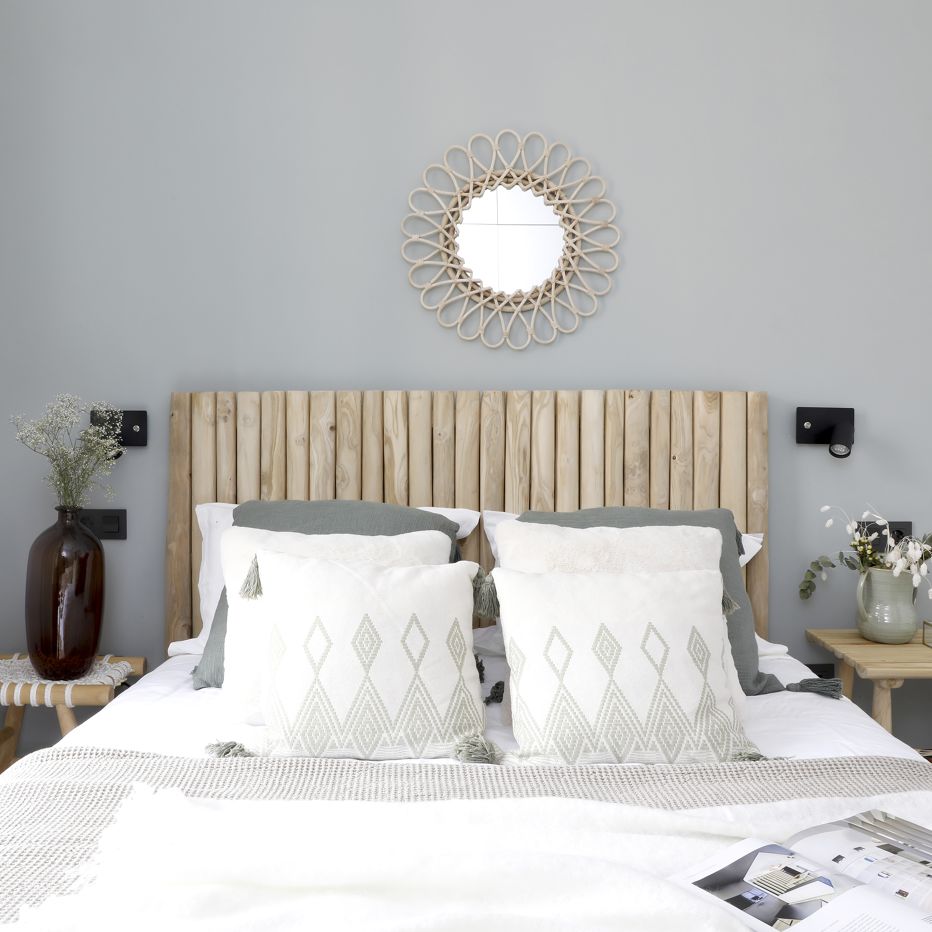 Cabecero de cama de madera tallada color gris