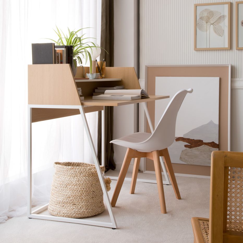 Matisse escritorio roble light y metal blanco con estante | Banak